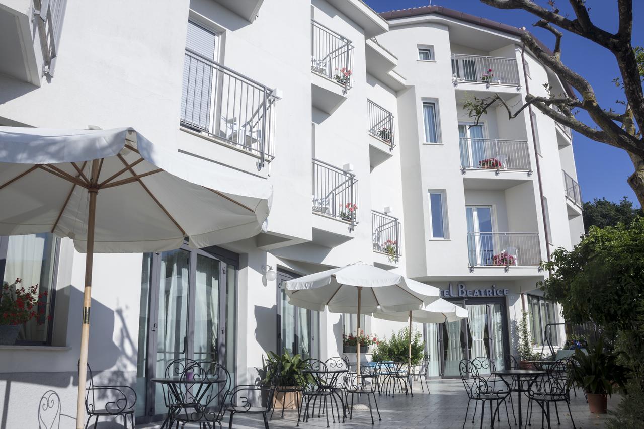 Hotel Beatrice Sirolo Buitenkant foto