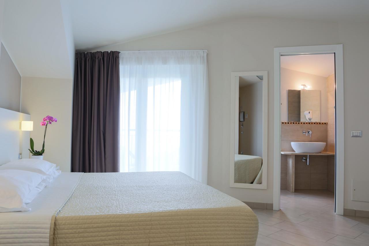 Hotel Beatrice Sirolo Buitenkant foto